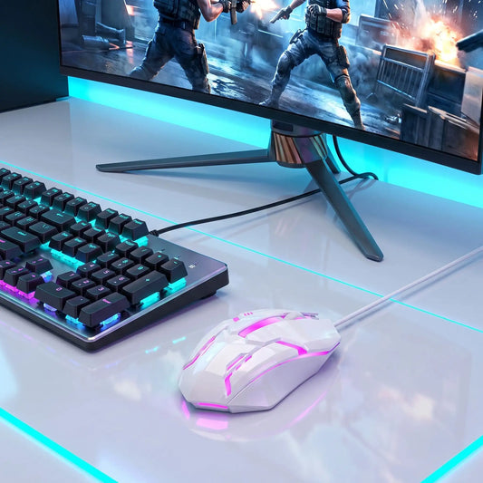 souris filaire blanche en action 
