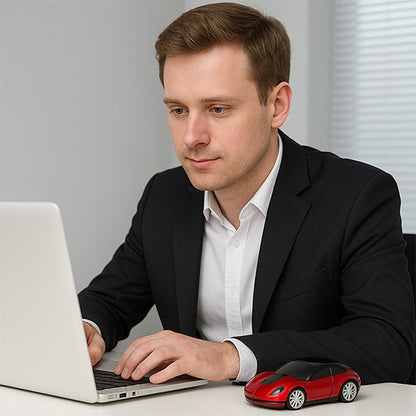 Souris sans fil rouge sur bureau