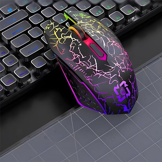 Souris sans fil sur clavier